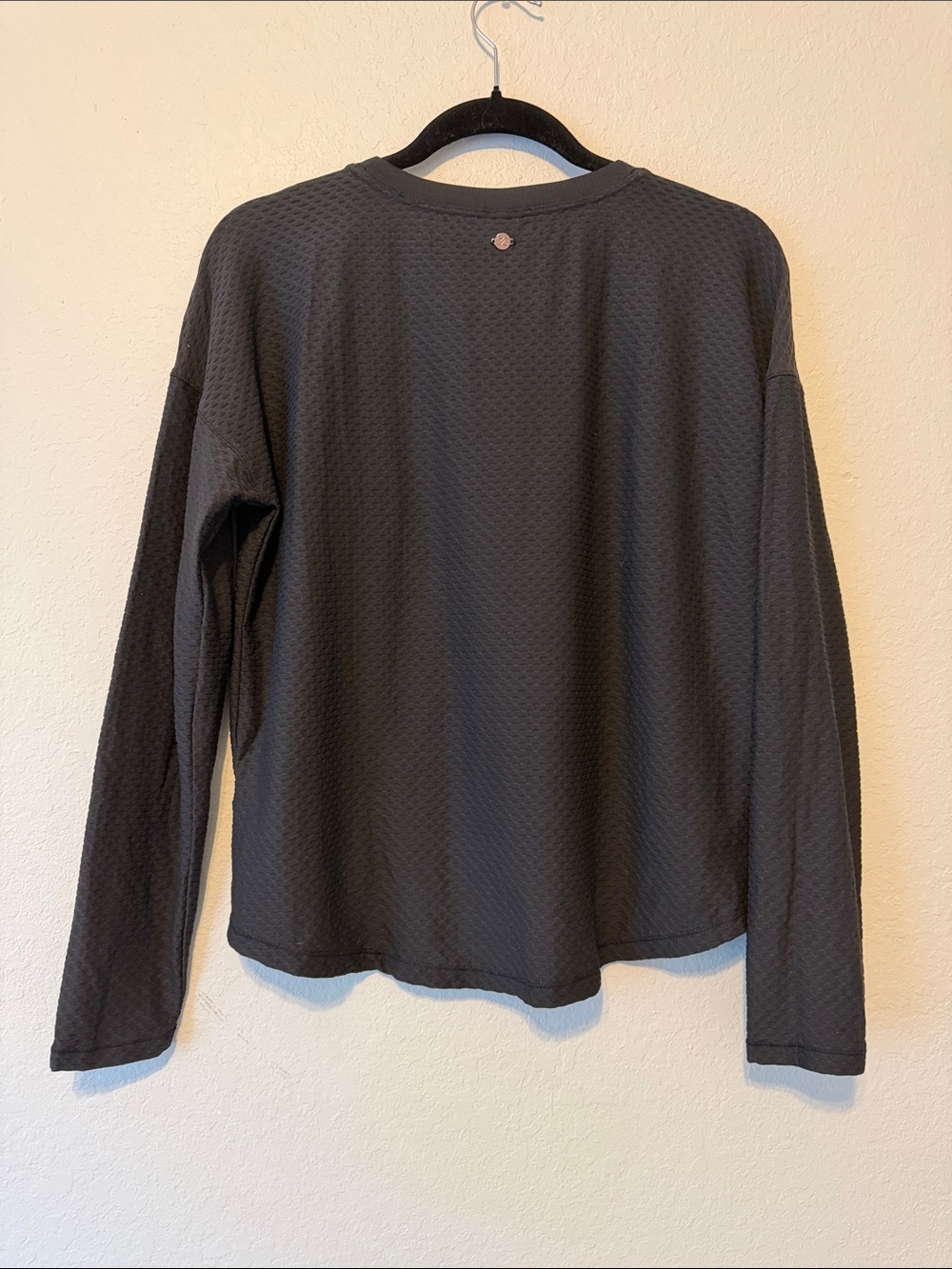 CALIA by Carrie Underwood Renew Long-Sleeve Crewneck Top - Charcoal - Picture 4 of 6
